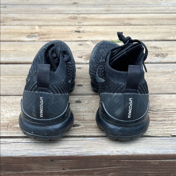 Nike Black Knit Women's Athletic Shoes - Picture 3 of 3